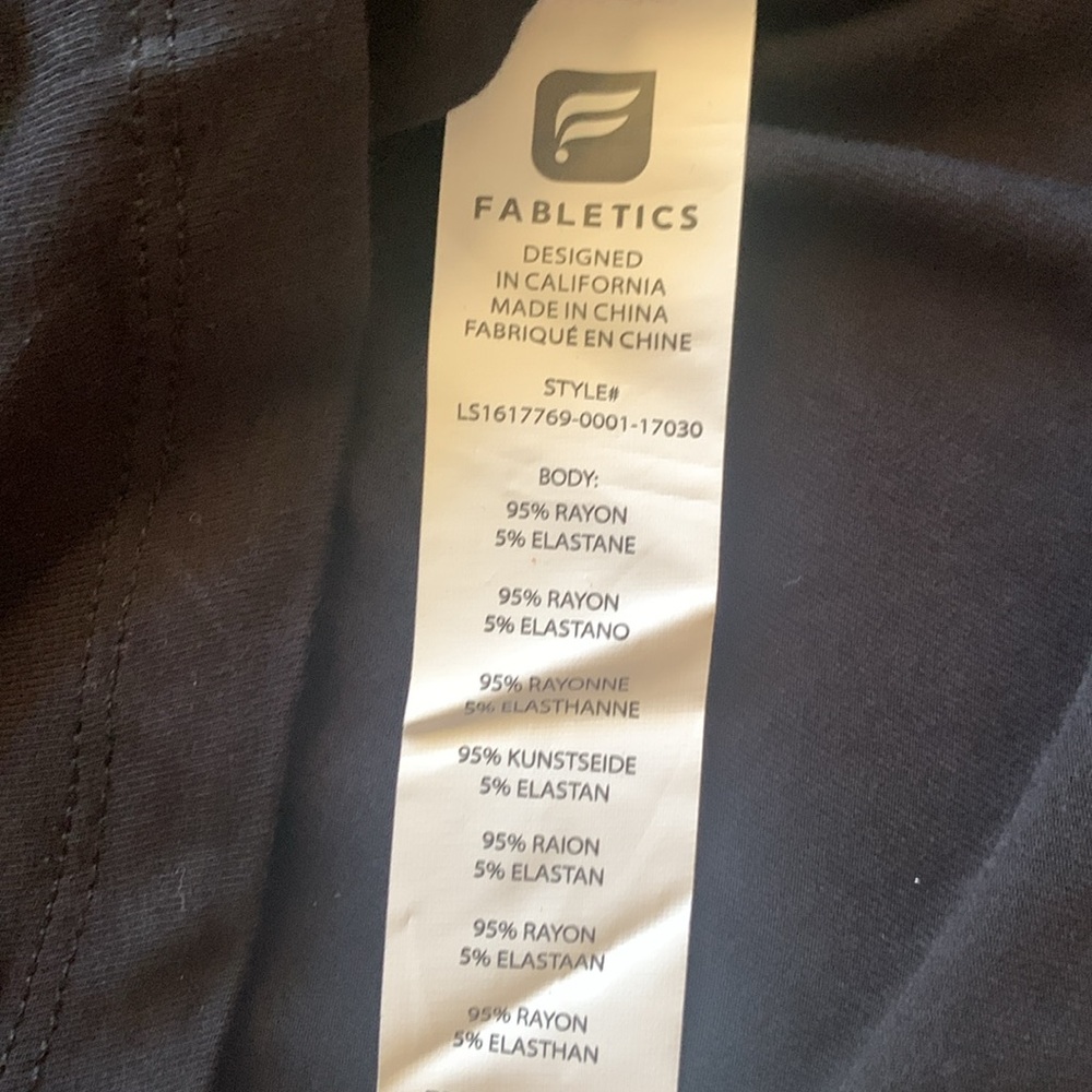 Cute NWT Fabletics Top - Picture 5 of 5